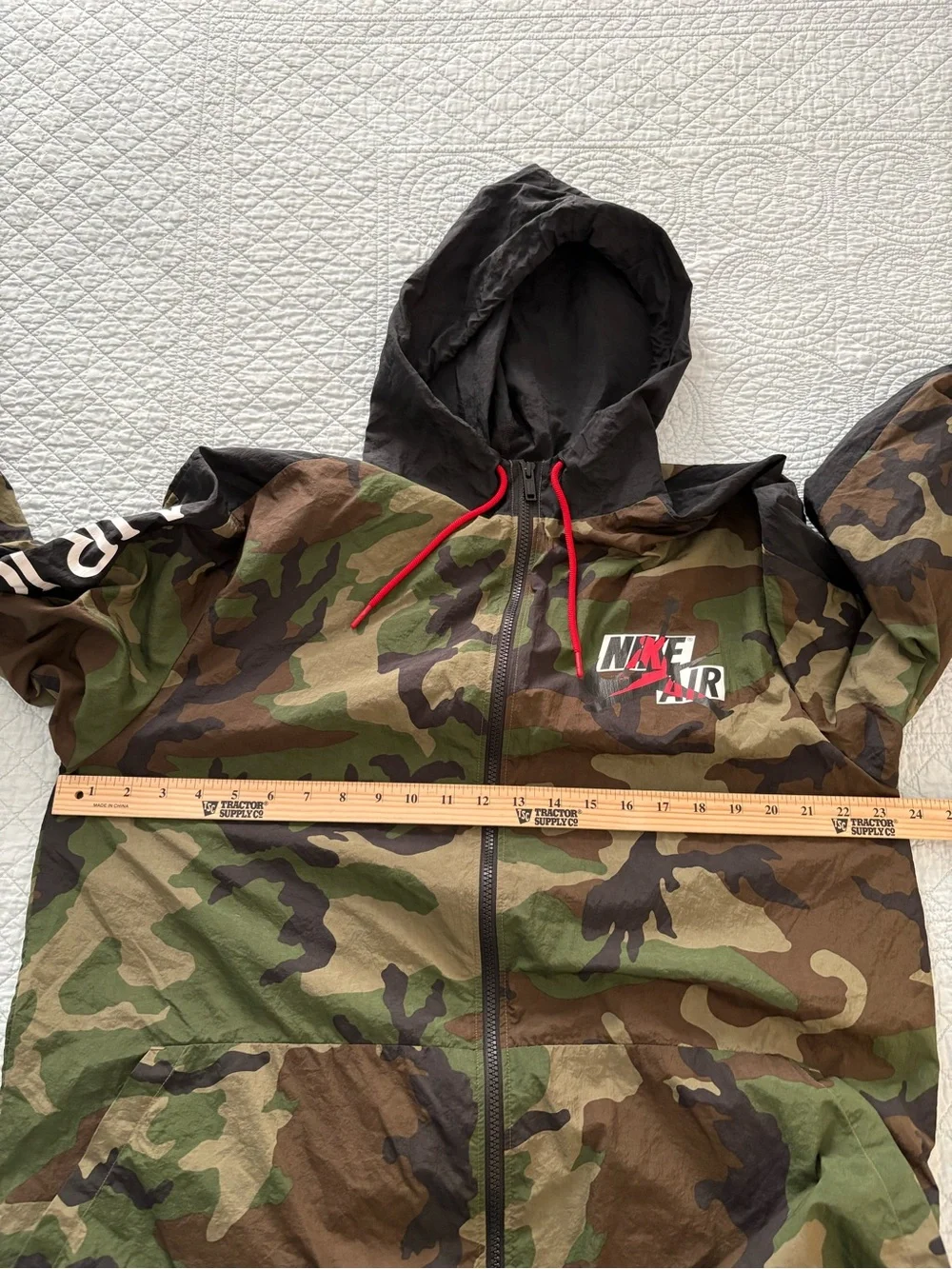 Air Jordan Jumpman Classics camo windbreaker. Size large.